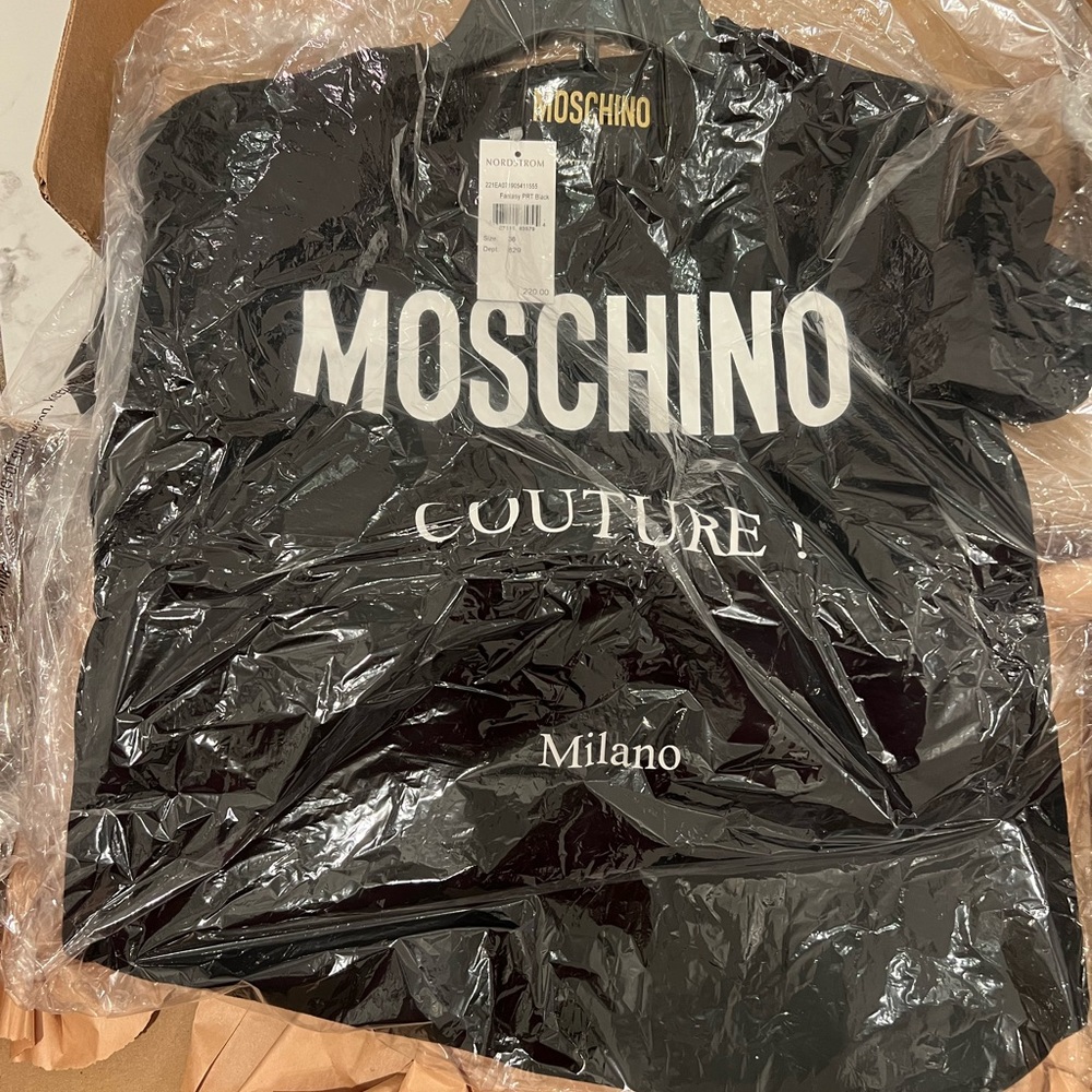 Mochino Couture Men’s Small black cotton jersey short sleeve tee. 100% Cotton